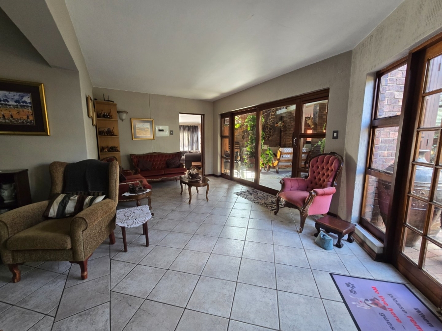 8 Bedroom Property for Sale in Grimbeeck Park North West